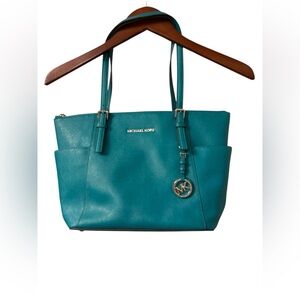 Michael Kors Women's Large Zip Tote Bag
